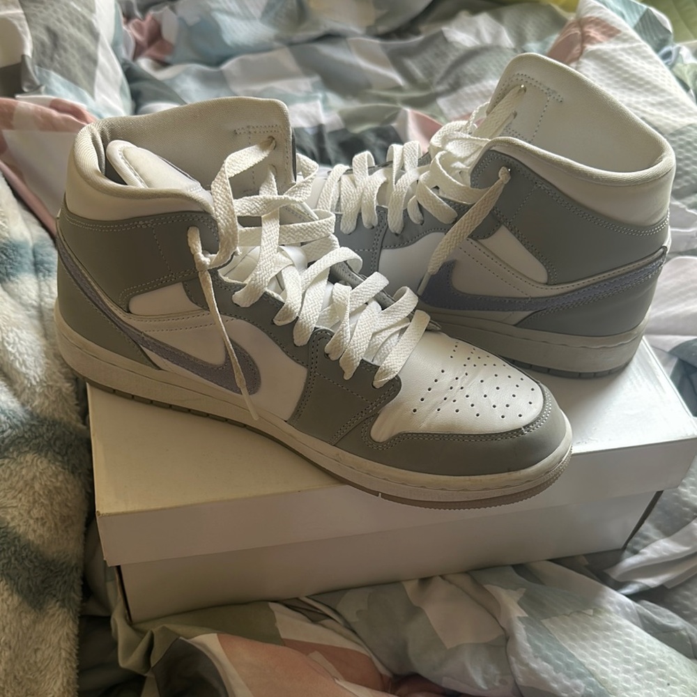 WMMS AIR JORDAN 1 MID - WHITE/ALUMINUM-WOLF GREY